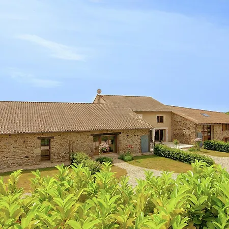 In France With Covered Terrace, Cleaning Included Prázdninový dům *