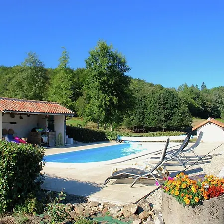 Casa vacanze In France With Covered Terrace, Cleaning Included
