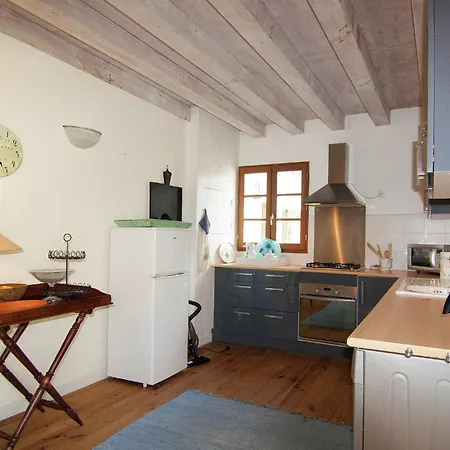 In France With Covered Terrace, Cleaning Included Casa vacanze Roussines